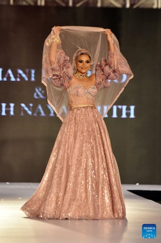 A model presents a creation during a wedding show in Colombo, Sri Lanka, on March 21, 2023.(Photo: Xinhua)