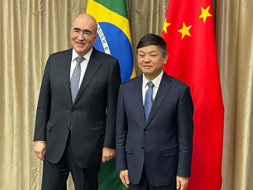 Brazilian Ambassador (left) meets with Huang Runqiu, head of the Ministry of Ecology and Environment on March 17. Photo: Courtesy of Embassy of Brazil in China 