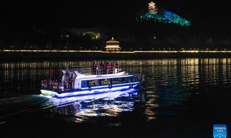 This photo taken on March 21, 2023 shows the night view in Langzhong, southwest China's Sichuan Province. In recent years, Langzhong has launched several live performances featuring local cultural elements to enhance tourists' night tour experience and boost the local cultural tourism.(Photo: Xinhua)