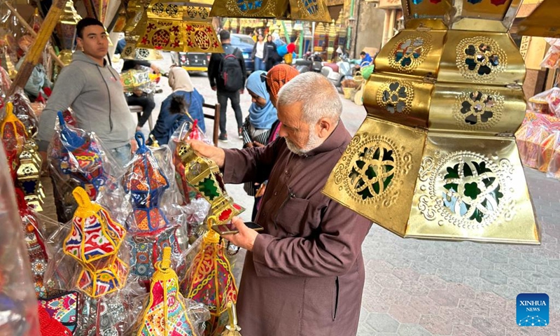 A man selects lanterns at a market ahead of Ramadan in Cairo, Egypt, on March 21, 2023.(Photo: Xinhua)