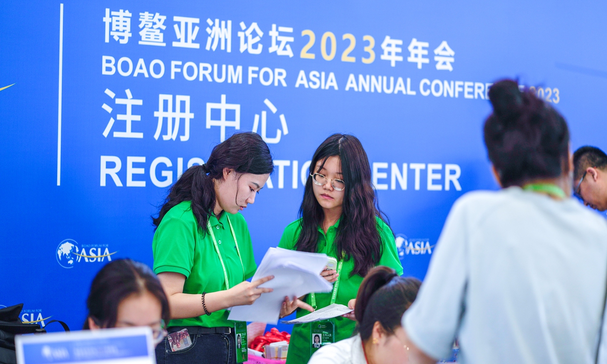Participants arrive in South China's Hainan Province on March 26, 2023 to attend the Boao Forum for Asia Annual Conference 2023, which will be held on March 28-31 in Boao, a coastal town in the tropical island of Hainan, under the theme An Uncertain World: Solidarity and Cooperation for Development amid Challenges. Photo: VCG