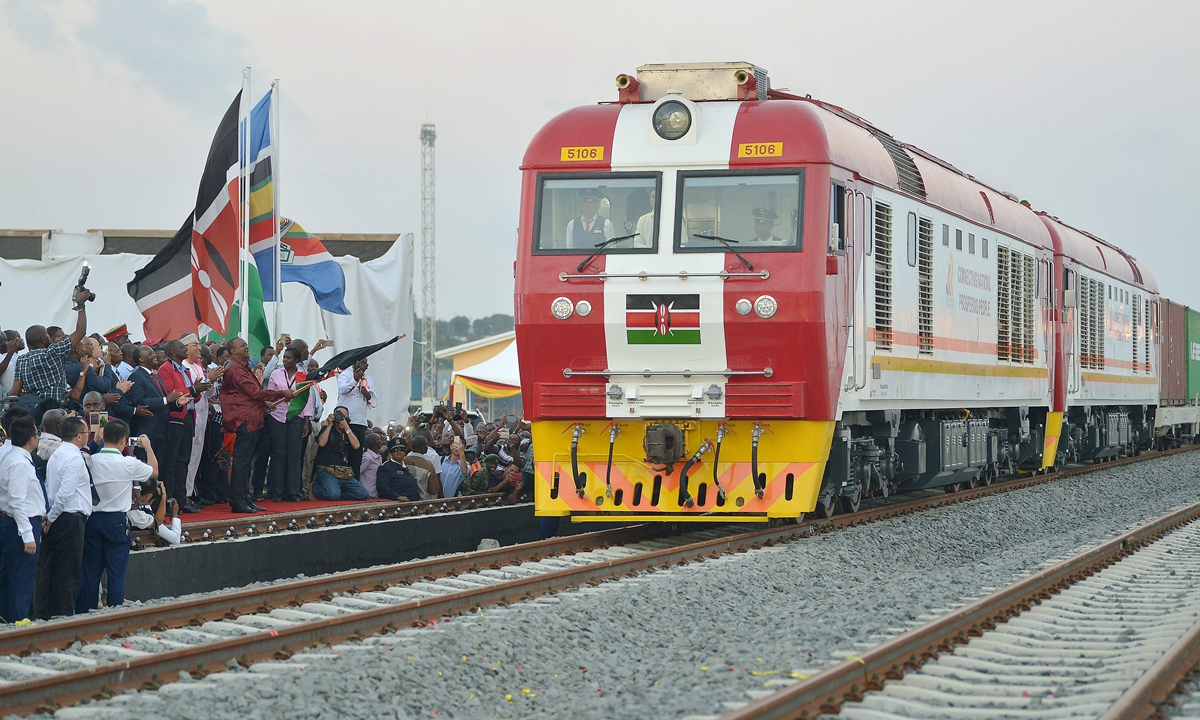 Local spectators celebrate the inauguration of the Mombasa-Nairobi Standard Gauge Railway (SGR) in Mombasa, Kenya, on May 31, 2017. Photo: VCG