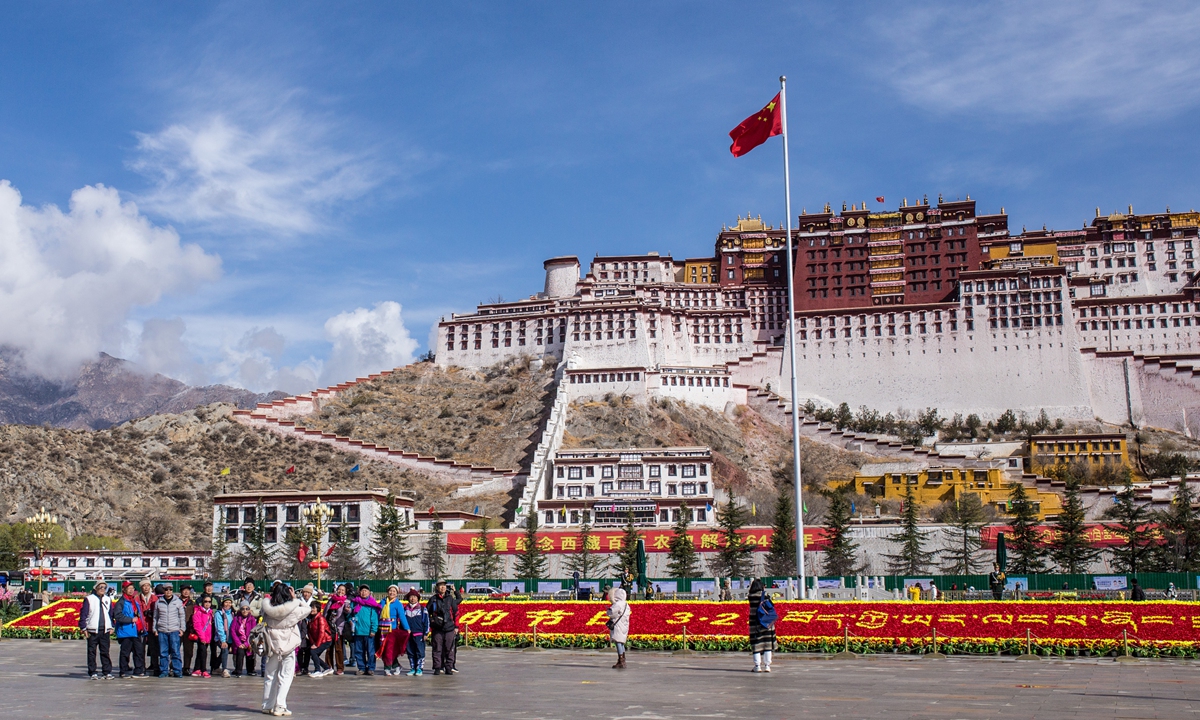 In a spring snow flurry, a flag-raising ceremony is held to celebrate Serfs' Emancipation Day at the square in front of the Potala Palace in Lhasa, capital city of Southwest China's Xizang Autonomous Region, on March 28, 2023. Photo: Shan Jie/GT