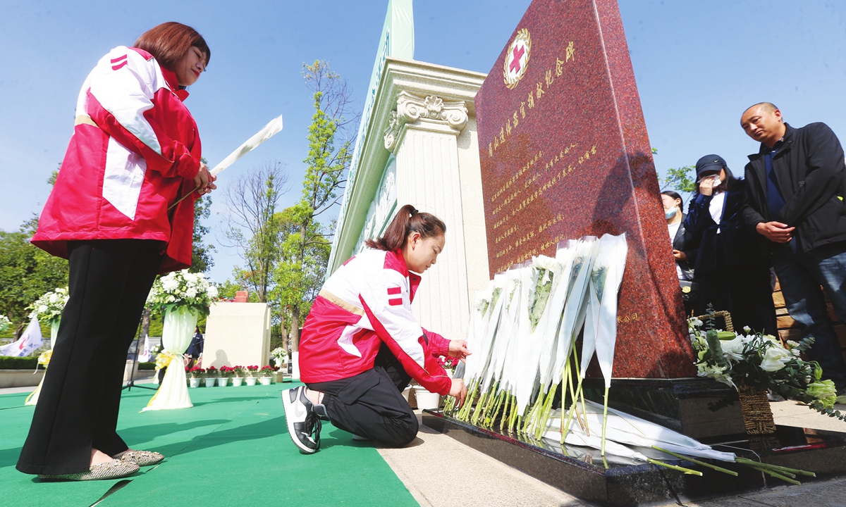 Nearly 100 people from all walks of life gathered at the Lianhua Cemetery in Meishan, Southwest China's Sichuan Province, to deeply mourn organ (tissue) donors on April 4, 2023. Photo: IC