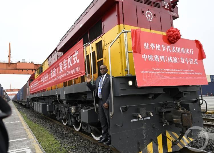 Diplomatic envoys attend the launch ceremony of China-Europe Railway Express (Chengdu and Chongqing). Photo: Courtesy of Shangyou News