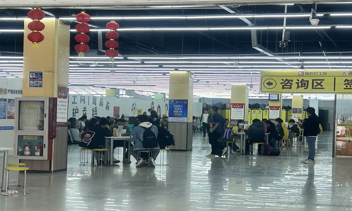 Workers seek jobs at labor markets in Kunshan, East China's Jiangsu Province on March 30, 2023. Photo: Qi Xijia/GT
