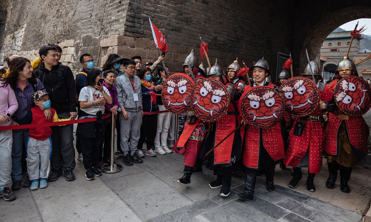 Tourists watch a performance set in the Ming Dynasty (1368-1644) at the Juyongguan Pass scenic area in Beijing on April 1, 2023. A festival showcasing the culture of the Ming Dynasty is taking place until April 9, during which visitors can watch a performance depicting the Ming army's battle against Mongol troops. Photo: Li Hao/Global Times