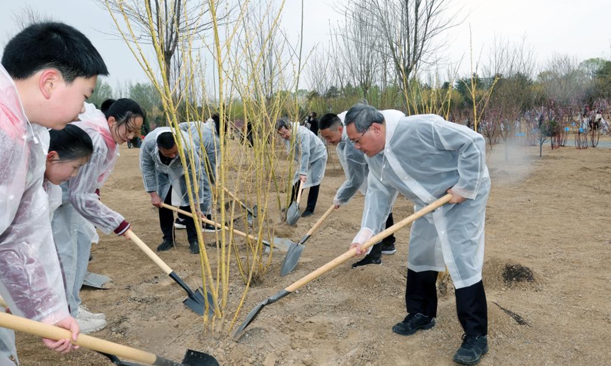 Li Qiang plants a tree during a voluntary tree planting activity in Chaoyang District in Beijing, capital of China, April 4, 2023. Party and state leaders Xi Jinping, Li Qiang, Zhao Leji, Wang Huning, Cai Qi, Ding Xuexiang, Li Xi, and Han Zheng, planted trees with local people at a city park in the eastern district of Chaoyang in the spring shower. (Xinhua)