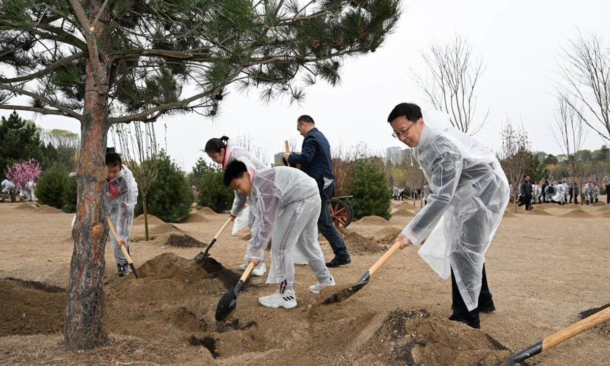 Han Zheng plants a tree during a voluntary tree planting activity in Chaoyang District in Beijing, capital of China, April 4, 2023. Party and state leaders Xi Jinping, Li Qiang, Zhao Leji, Wang Huning, Cai Qi, Ding Xuexiang, Li Xi, and Han Zheng, planted trees with local people at a city park in the eastern district of Chaoyang in the spring shower. (Xinhua)