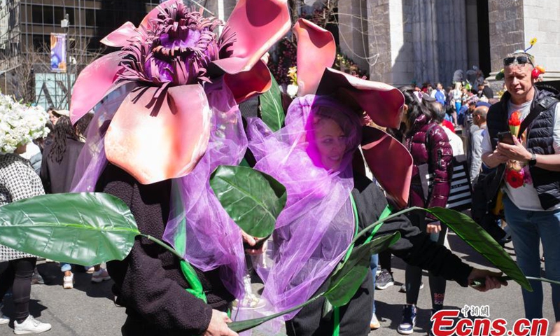 People wearing tall floral hats participate in the annual Easter Parade and Bonnet Festival on the fifth avenue in New York City, the United States, April 9, 2023. (Photo: China News Service/Liao Pan)