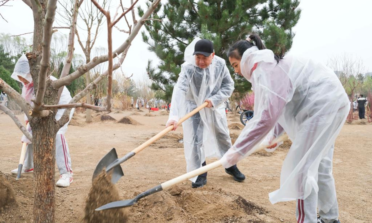 Li Xi plants a tree during a voluntary tree planting activity in Chaoyang District in Beijing, capital of China, April 4, 2023. Party and state leaders Xi Jinping, Li Qiang, Zhao Leji, Wang Huning, Cai Qi, Ding Xuexiang, Li Xi, and Han Zheng, planted trees with local people at a city park in the eastern district of Chaoyang in the spring shower. (Xinhua)