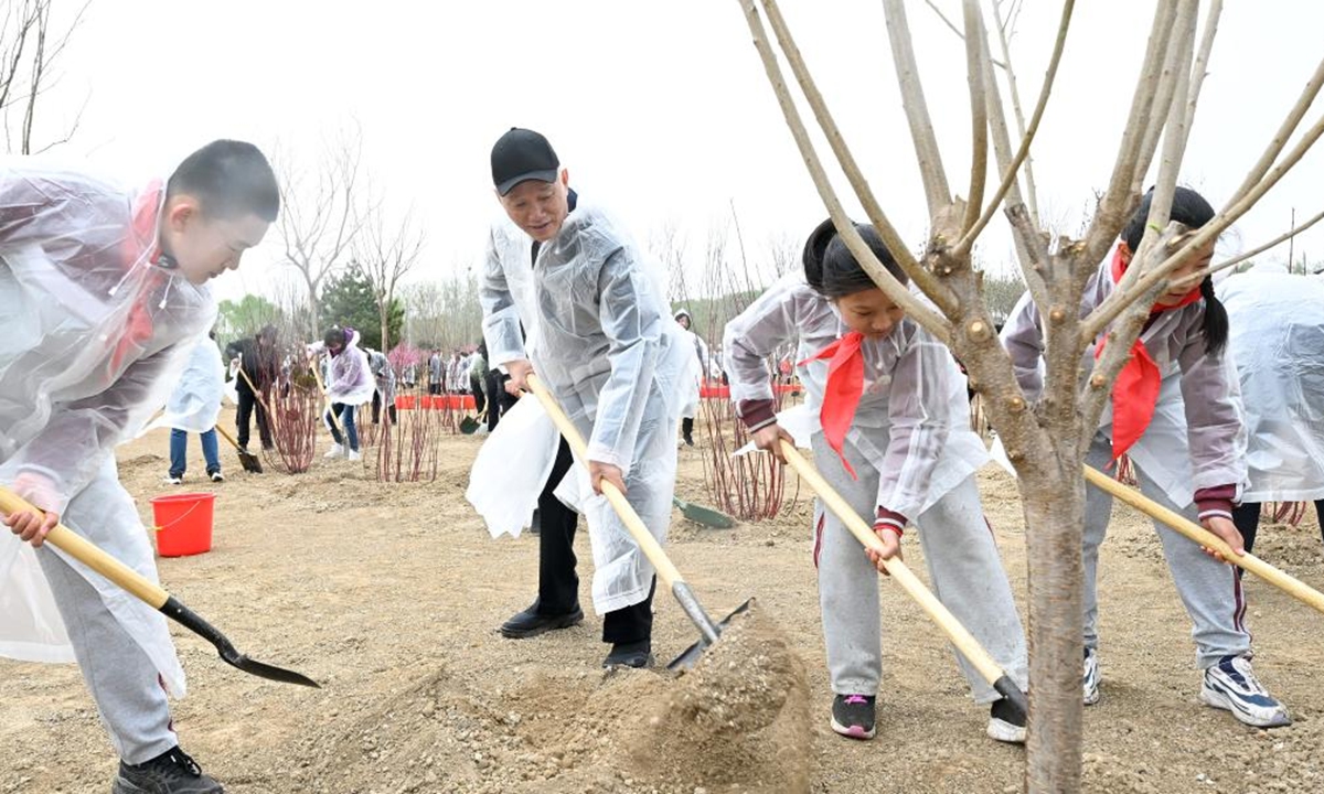 Cai Qi plants a tree during a voluntary tree planting activity in Chaoyang District in Beijing, capital of China, April 4, 2023. Party and state leaders Xi Jinping, Li Qiang, Zhao Leji, Wang Huning, Cai Qi, Ding Xuexiang, Li Xi, and Han Zheng, planted trees with local people at a city park in the eastern district of Chaoyang in the spring shower. (Xinhua)
