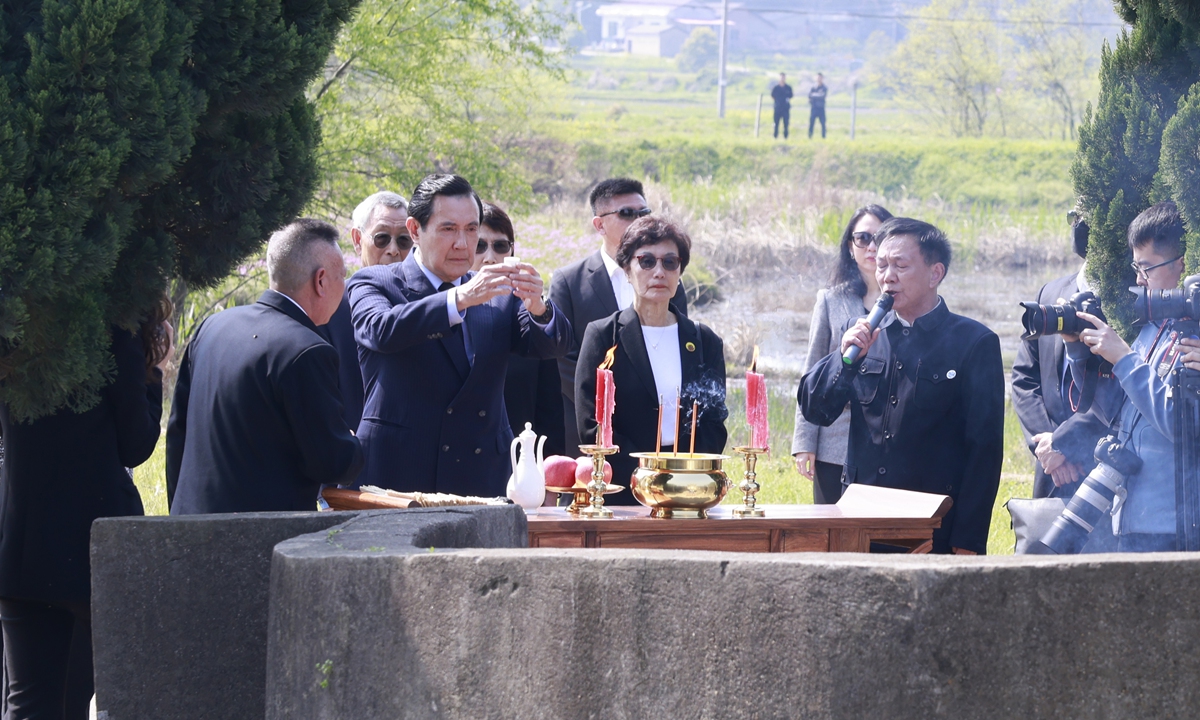 Former chairperson of the Chinese Kuomintang (KMT) Ma Ying-jeou pays tribute to ancestors in Xiangtan, Hunan Province on April 1, 2023. Photo: VCG