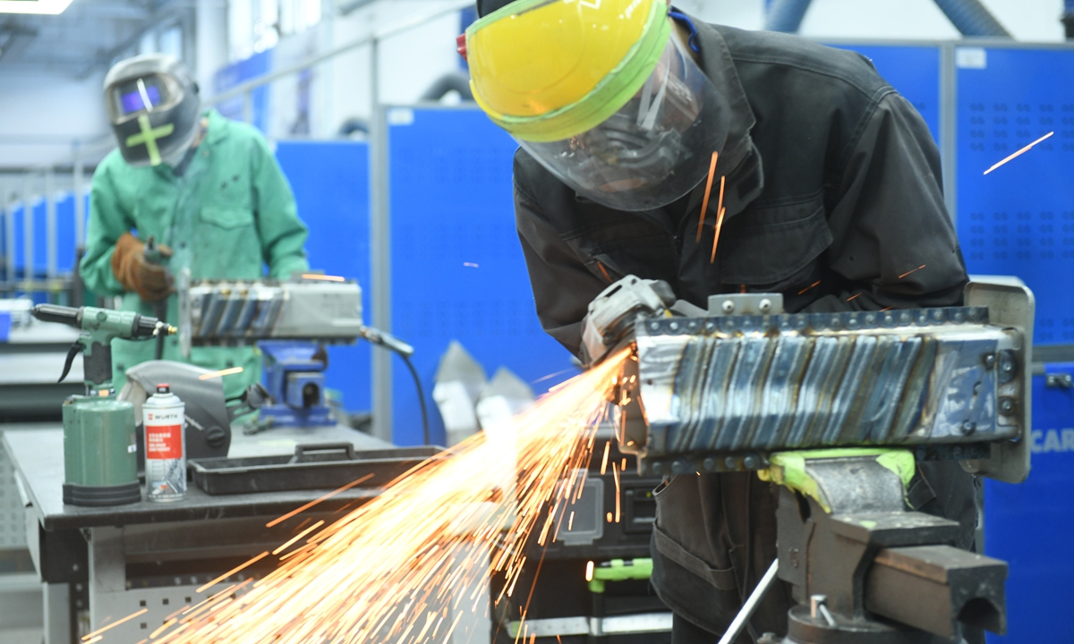 Students learn to weld at a college workshop in Fuyang, East China's Anhui Province, on April 3, 2023. The Fuyang Technician Institute has reached cooperation agreements with over 150 companies in recent years to pave the way for highly skilled talent. Photo: VCG