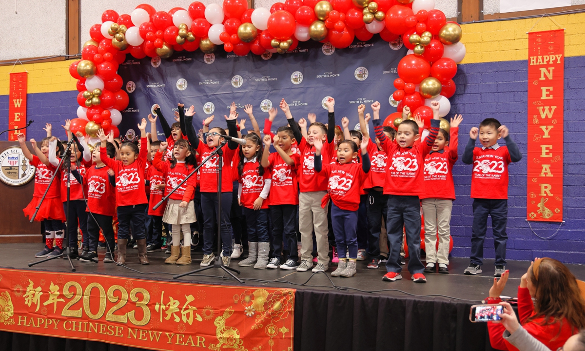 A group of Chinese language learners from several primary schools attend a festival and sing to celebrate the Chinese Lunar New Year on January 18, 2023 in Los Angeles, the US. Photo: VCG