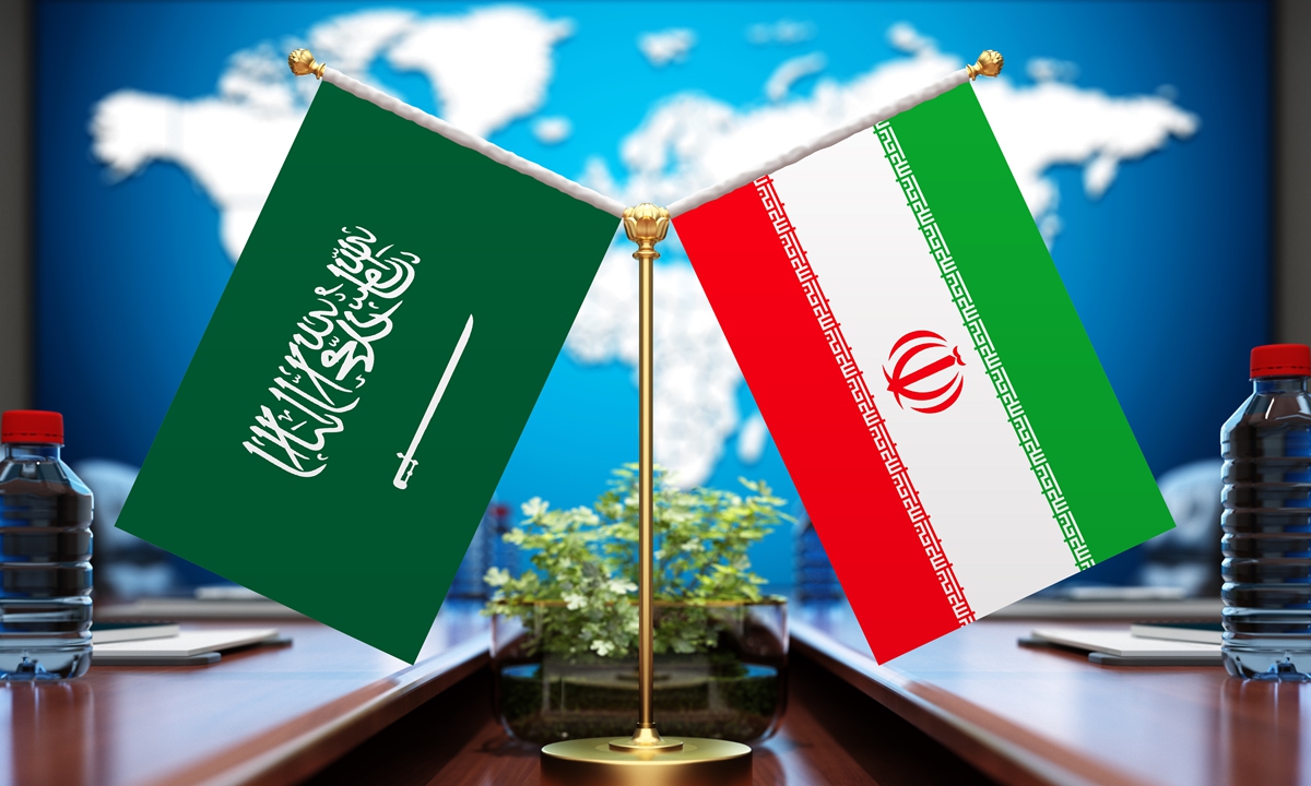 Flags of Saudi Arabia and Iran Photo:VCG