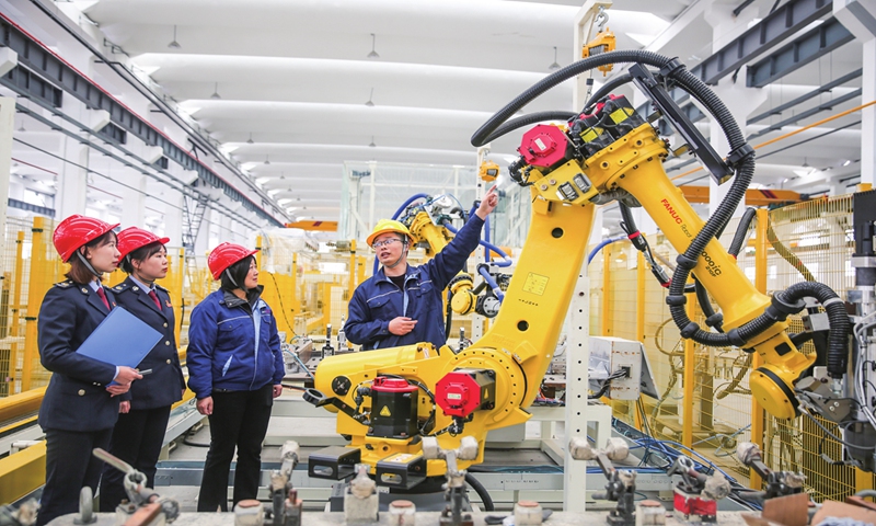 Tax staffers ask about production and sales, help enterprises solve problems and inform people about new policies at a high-tech enterprise in Rugao, East China's Jiangsu Province, on April 6, 2023. Photo: cnsphoto     