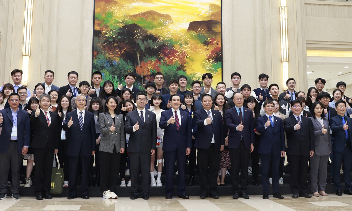 On April 6, 2023, Ma Ying-jeou takes a group photo with teachers and students from the island of Taiwan and Fudan University in Shanghai. Ma, who was visiting the mainland, led Taiwan students to Fudan University in Shanghai. Photo: VCG