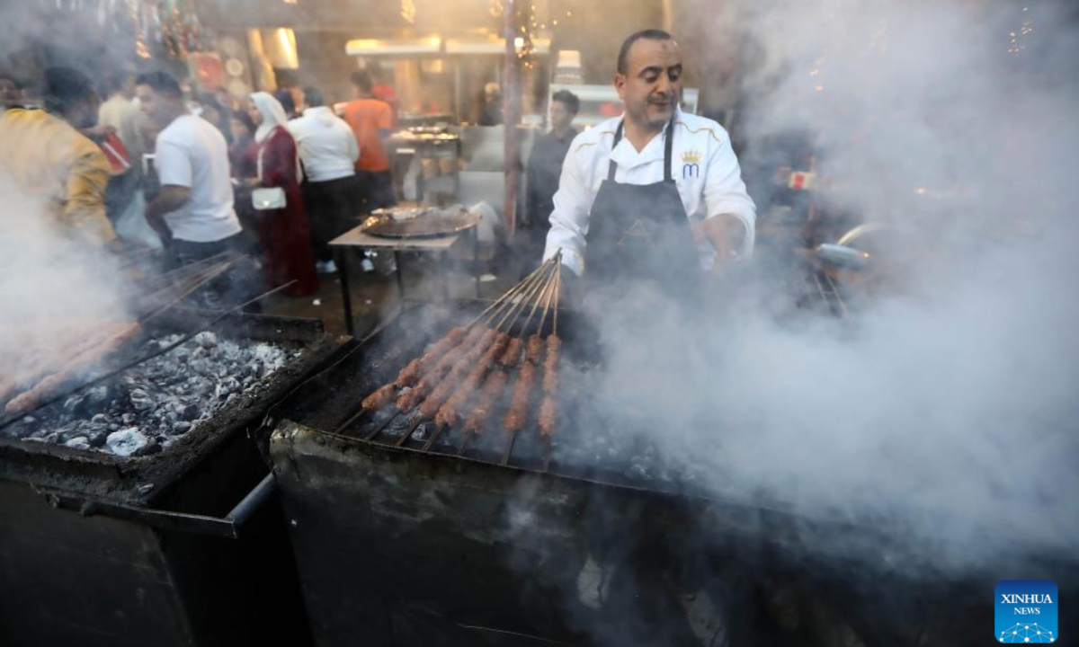A cook barbecues meat for iftar meals during Ramadan in Cairo, Egypt, on April 7, 2023. Photo:Xinhua
