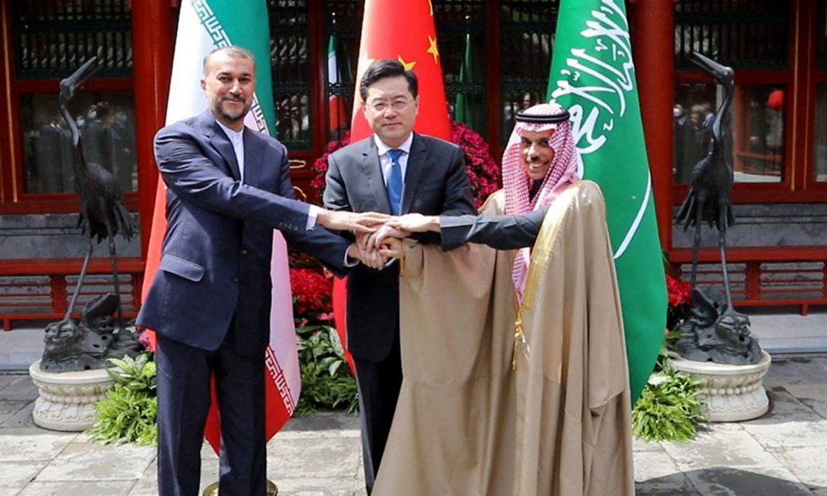 Chinese State Councilor and Minister of Foreign Affairs Qin Gang (center) shakes hands with Iran's Foreign Minister Hossein Amir-Abdollahian (left) and Saudi Foreign Affairs Minister Prince Faisal bin Farhan Al Saud on April 6, 2023. Photo:AFP