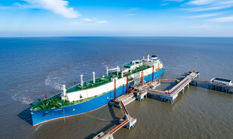 A liquefied natural gas (LNG) carrier from Australia prepares to offload LNG at a port in Qidong, East China's Jiangsu Province on December 5, 2021. Photo: VCG