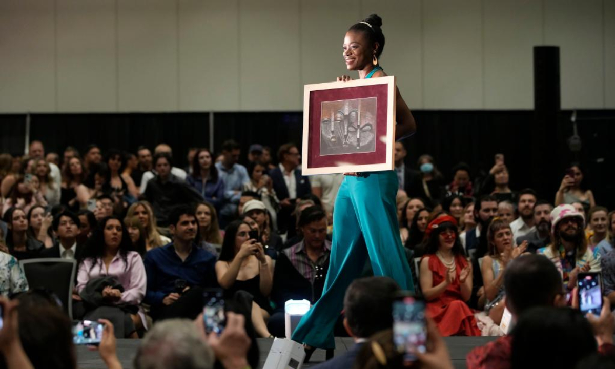 An artist showcases her work at a runway show during the Art Vancouver event at the Vancouver Convention Center in Vancouver, British Columbia, Canada, on May 4, 2023. Photo:Xinhua