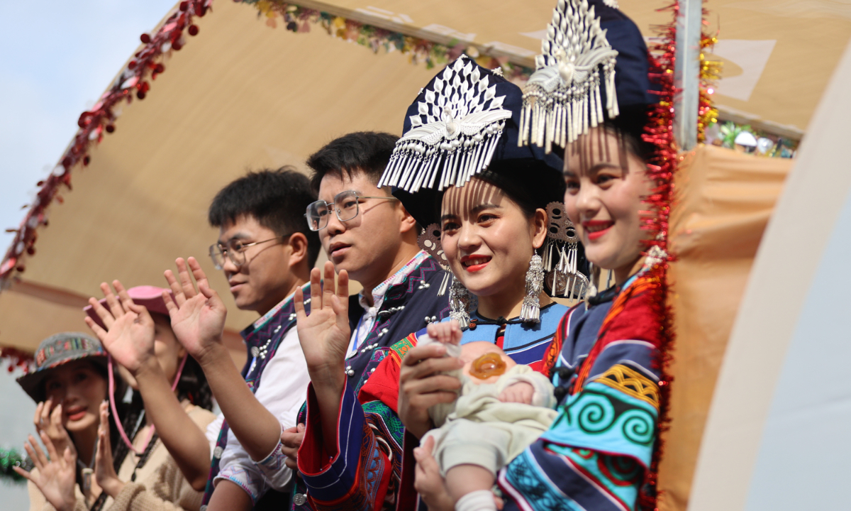 Nearly 1,000 pairs of twins in Mojiang Hani Autonomous County, Southwest China’s Yunnan Province, travel on floats to celebrate the “Twins Festival.” Mojiang Hani Autonomous County is the only Hani autonomous county in China. There are more than 1,000 pairs of twins in Mojiang, with a very high proportion of twins. Photo: IC