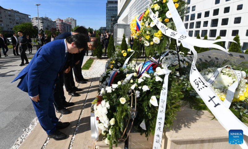Representatives from Chinese enterprises mourn in front of the memorial monument at the site of the bombed former Chinese Embassy in the Federal Republic of Yugoslavia in Belgrade, Serbia, May 7, 2023. (Xinhua/Ren Pengfei)