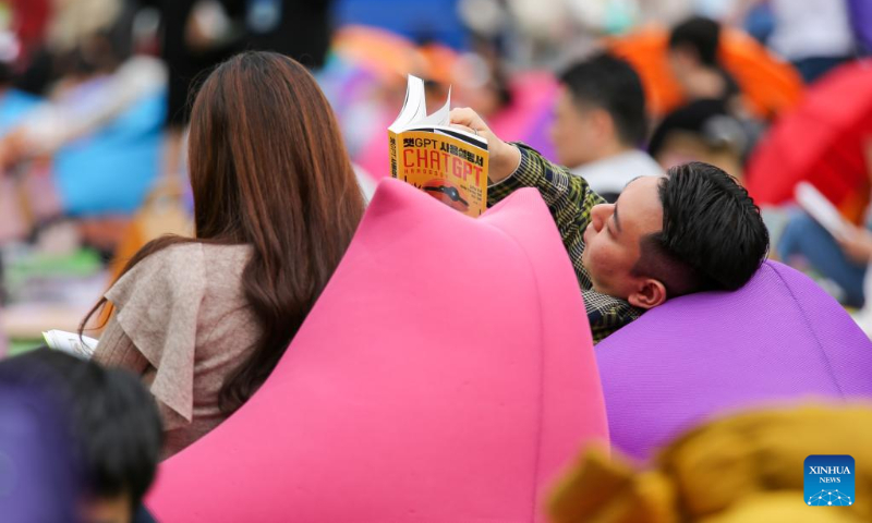People read books at Seoul Plaza in Seoul, South Korea, April 23, 2023. Reading activities were held at Seoul Plaza and Gwanghwamun Square in downtown Seoul on the occasion of World Book Day, which falls on April 23 every year. (Xinhua/Wang Yiliang)