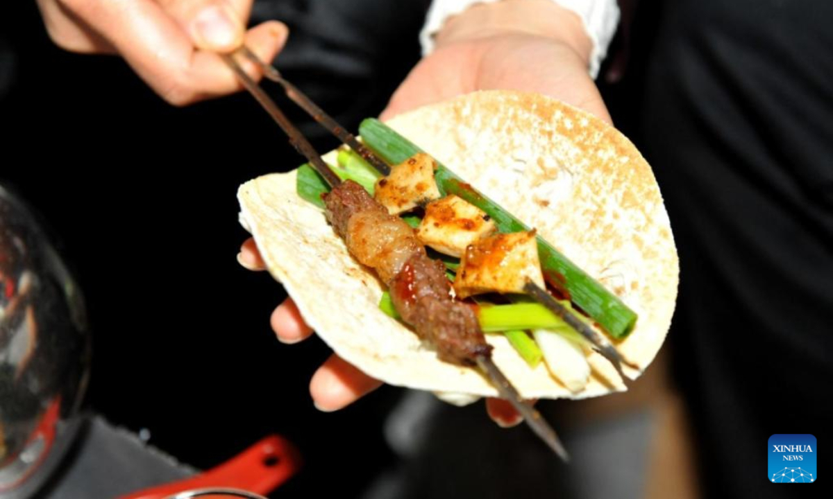 This photo taken on April 11, 2023 shows the unique local barbecue, which wraps grilled meat in crispy pancake with shallots, in Zibo, east China's Shandong Province. Photo:Xinhua