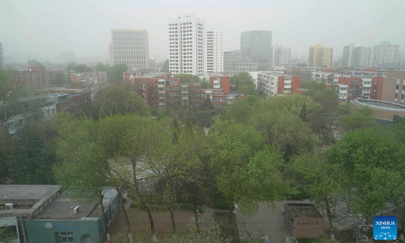This photo taken on April 11, 2023 shows buildings shrouded in dust in Haidian District of Beijing, capital of China. Floating sand and dust affected Beijing on Tuesday(Photo: Xinhua)
