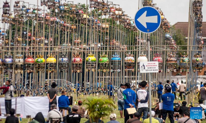 People watch a turtledove singing contest at Alun Alun Kidul in Yogyakarta, Indonesia, May 6, 2023. (Photo by Agung Supriyanto/Xinhua)
