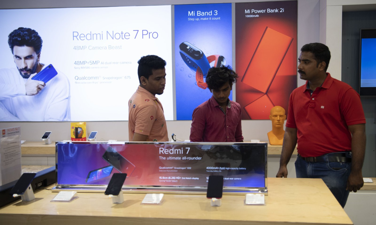 Customers are seen at a store of Chinese technology company Xiaomi in Chennai, India, Oct 8, 2019. Photo: Xinhua