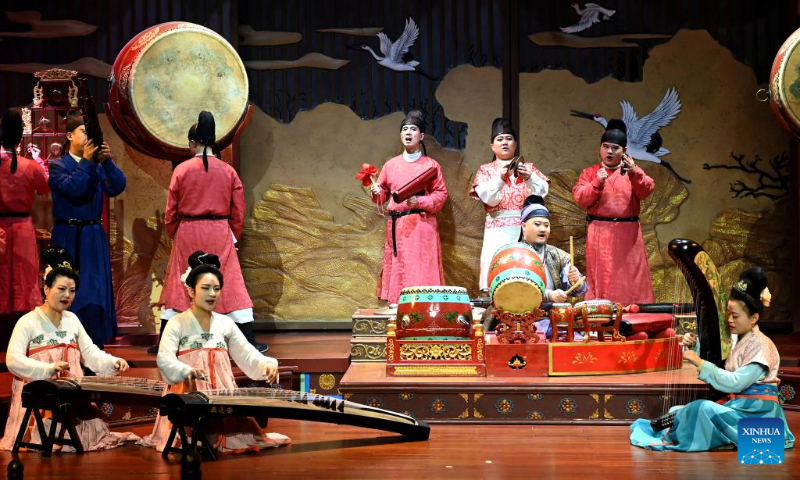 Actors perform a stage play in the Tang Paradise in Xi'an, northwest China's Shaanxi Province, Jan. 24, 2023. (Xinhua/Liu Xiao)