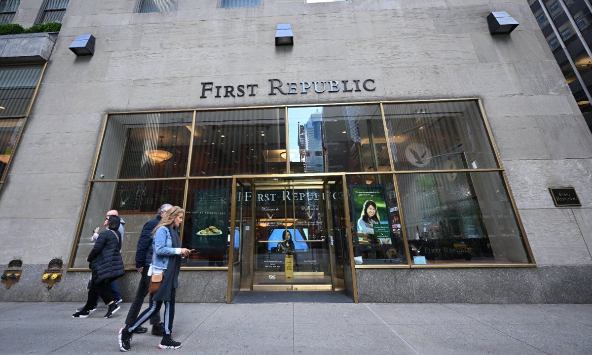 Pedestrian pass by First Republic Bank in New York on May 1, 2023. Photo: VCG