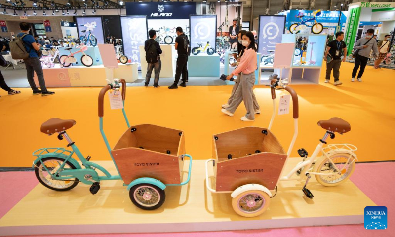 People visit the 31st China International Bicycle Fair in east China's Shanghai, May 5, 2023. (Xinhua/Cai Yang)
