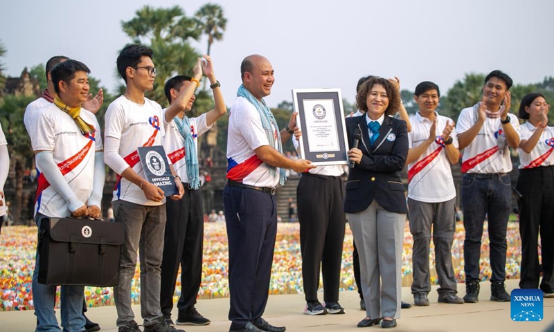 Guinness World Record official adjudicator Tomomi Sekioka (1st R, front) presents a certificate to Hun Many (2nd R, front), president of the Union of Youth Federations of Cambodia, in Siem Reap province, Cambodia on April 11, 2023. Cambodia's display of origami hearts was included in the Guinness Book of Records on Tuesday as the world's largest show of origami hearts, breaking the previous record held by Britain, a Guinness World Records adjudicator announced.(Photo: Xinhua)