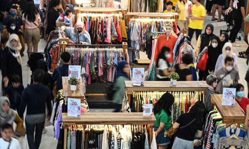 People shop during the midnight sale ahead of Eid al-Fitr in Tangerang, Banten Province, Indonesia, April 15, 2023. Midnight sales are popular in Indonesia, offering discounts ahead of holidays. (Xinhua/Agung Kuncahya B.)