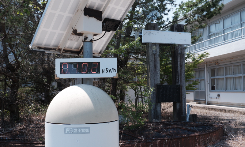 A radioactivity tester is positioned in front of the remains of a local elementary school in Futaba, Fukushima, which was hit by the tsunami on March 11, 2011 in Japan. Photo: Xu Keyue/GT