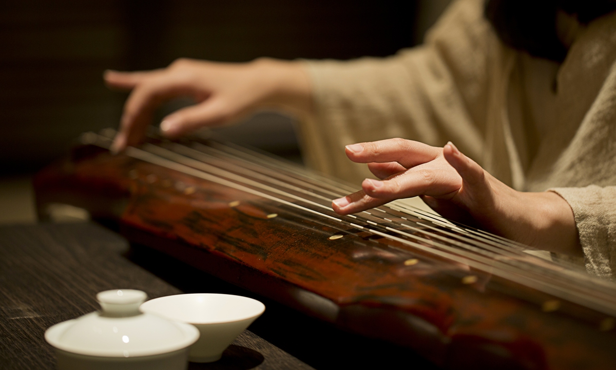 A woman plays the <em>guqin</em>  Photo: VCG