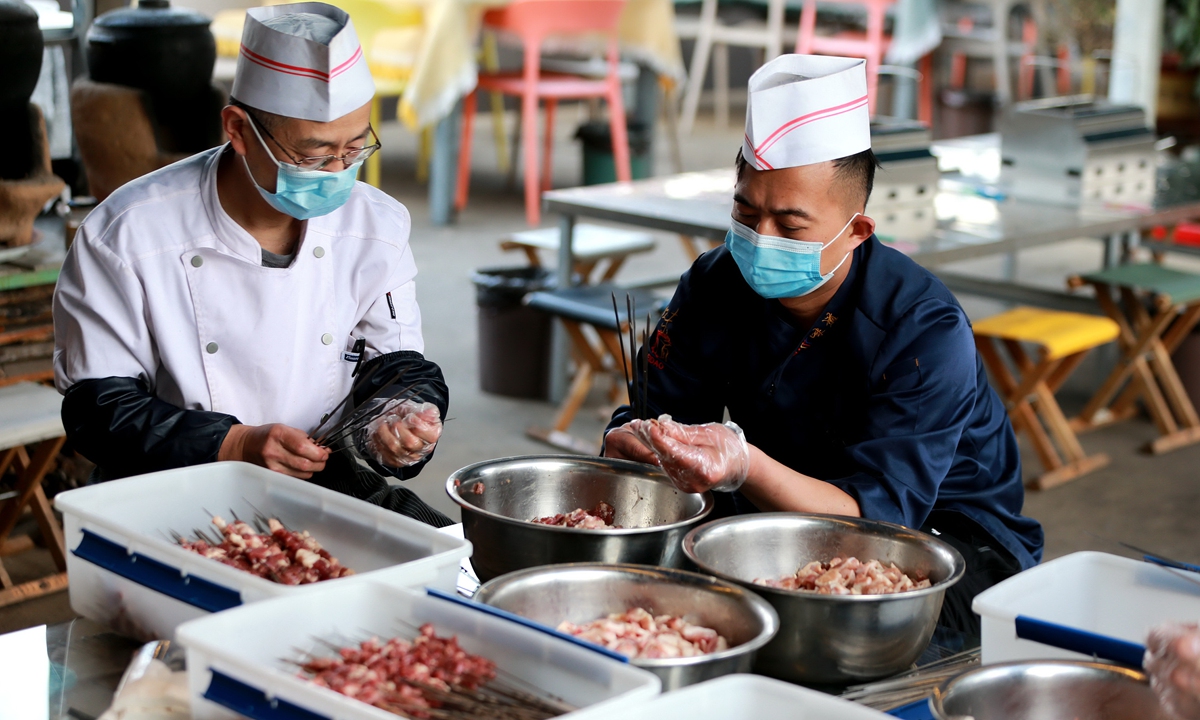 Chefs at a barbecue restaurant in Zibo, Shandong Province are skewering meat on March 31, 2023. Photo: IC
