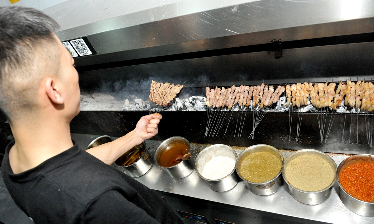 A chef at a barbecue restaurant in Zibo, Shandong Province is grilling meat on March 31, 2023. Photo: IC