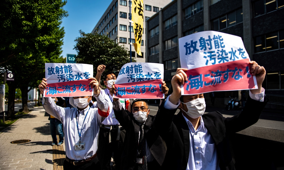 Activists take part in a protest against the Japan government's plan to release treated water from the stricken Fukushima nuclear plant into the sea, outside the prime minister's office in Tokyo on April 12, 2021.Photo: VCG