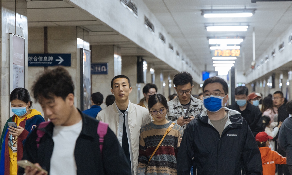 Some passengers are seen without masks in the Beijing subway station on April 16, 2023. Beijing's subway has dropped mandatory mask requirements for passengers, local media reported on the day. Photo: Li Hao/GT

