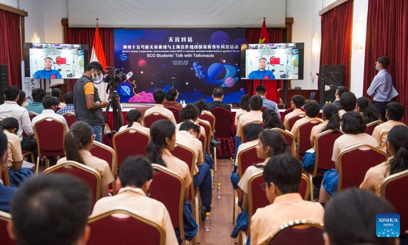 Indian students attend a dialogue with Chinese taikonauts on board the orbiting Chinese Tiangong space station through virtual mode in New Delhi, India, April 20, 2023. Over 50 Indian youth on Thursday attended a dialogue with Chinese taikonauts on board the orbiting Chinese Tiangong space station.(Photo: Xinhua)