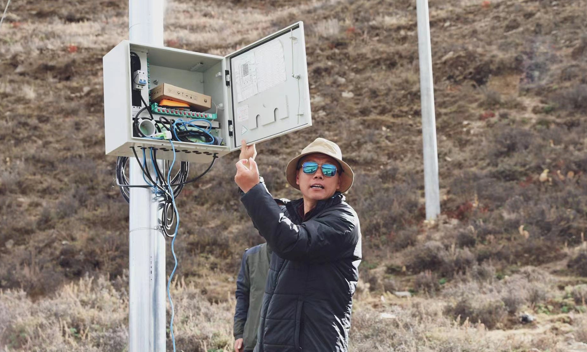 Photo: Li Junjie, founder of the Plateau Major Infrastructure and Environment Research Center of Tibet University