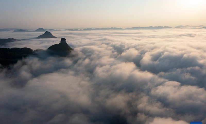 This aerial photo taken on April 19, 2023 shows the scenery of sea of clouds at Jinfo Mountain in Nanchuan District of southwest China's Chongqing.(Photo: Xinhua)