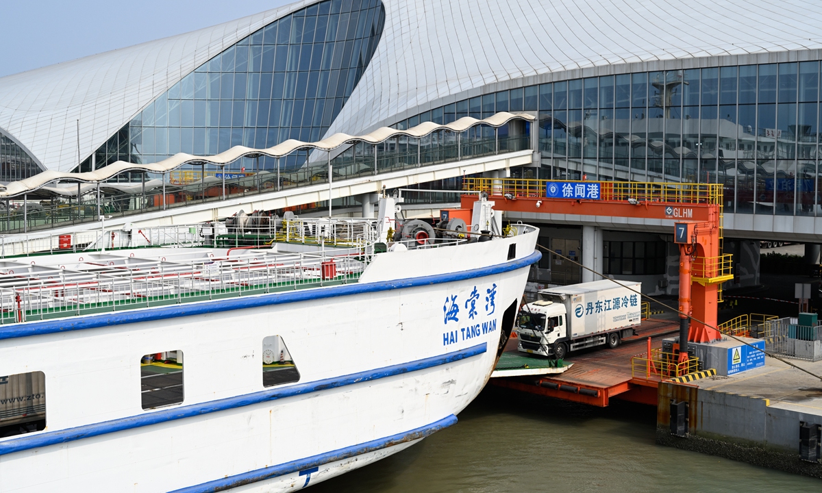 A cold chain truck enters a cargo ship at Xuwen Port in Zhanjiang, South China's Guangdong Province, on April 24, 2023. Photo: Chen Tao/GT 