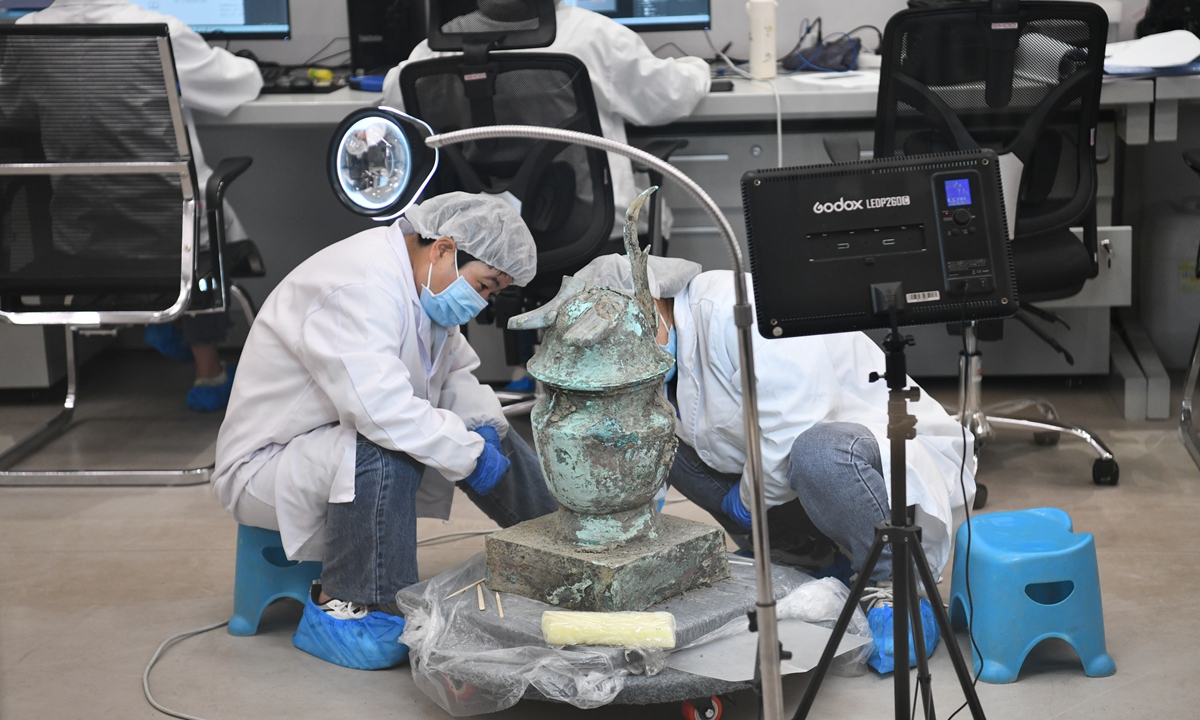  Cultural heritage repairers restore newly unearthed relics at the Sanxingdui Cultural Relics Protection and Restoration Hall in Guanghan, Southwest China's Sichuan Province on May 11, 2023. Advanced relic restoration technologies have been used and the entire restoration process is open to the public. Photo: IC