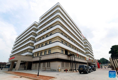 This photo taken on April 25, 2023 shows an exterior view of the outpatient building of Sri Lanka's National Hospital built with Chinese assistance in Colombo, Sri Lanka.(Photo: Xinhua)